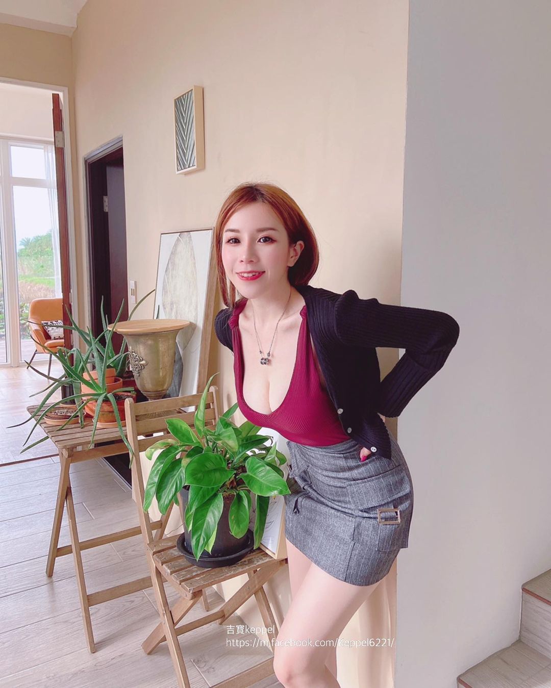 「美乳正妹」吉寶甜笑秀半顆雪球，側身白嫩肌膚露出！-第1章-图片4