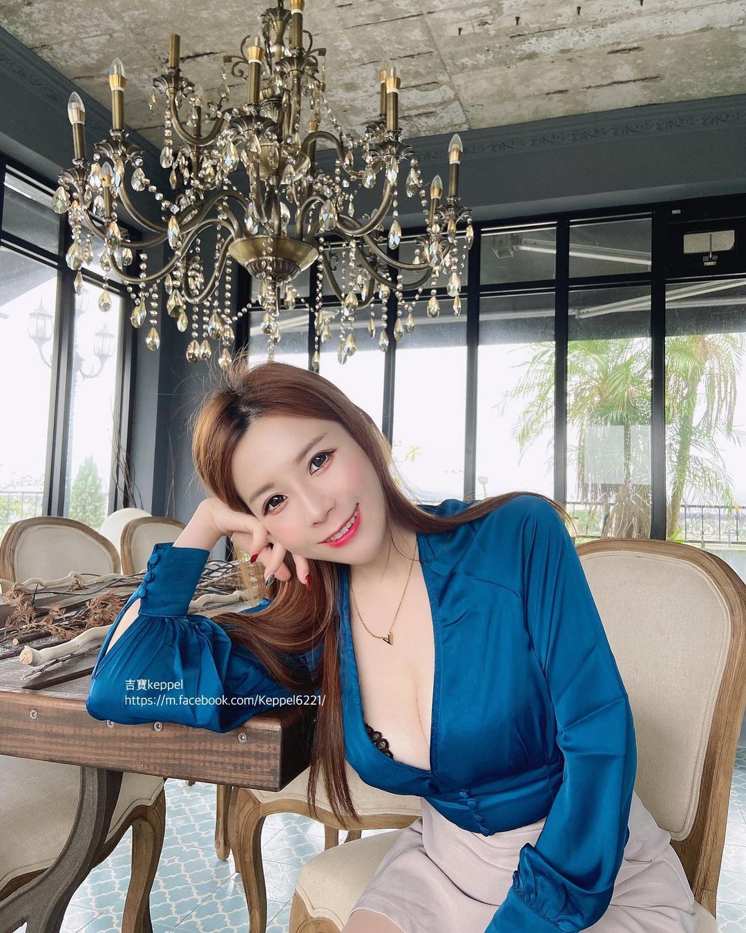 「美乳正妹」吉寶甜笑秀半顆雪球，側身白嫩肌膚露出！-第1章-图片9