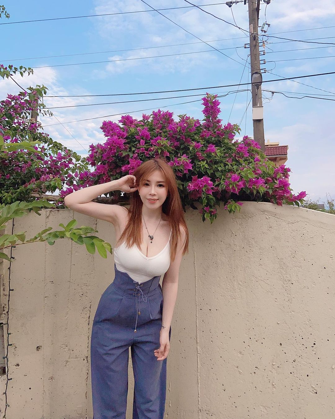 「美乳正妹」吉寶甜笑秀半顆雪球，側身白嫩肌膚露出！-第1章-图片12