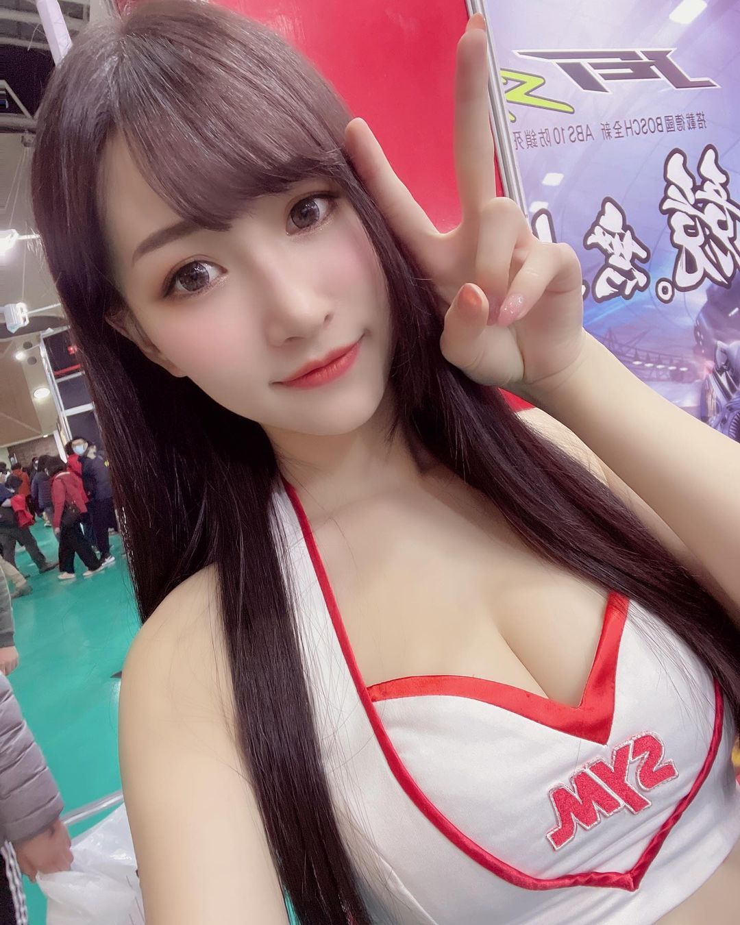 小筑NINA 胸前「雪白又Q彈」飽滿的身材曲線美的冒泡-第1章-图片11