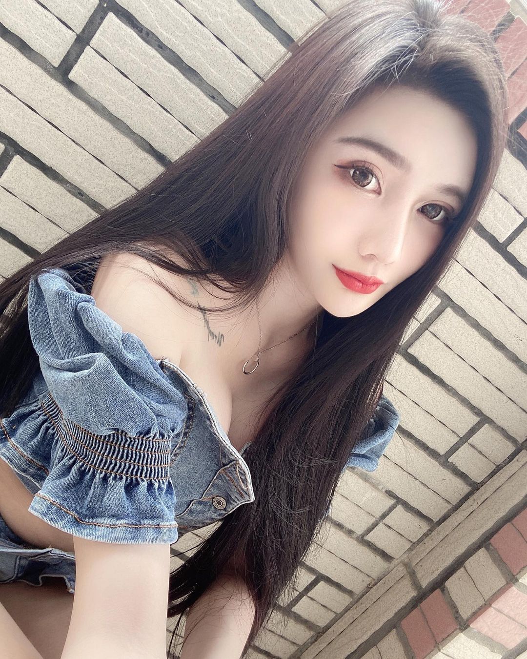 陳嘉 清秀正妹身材超性感!讓人難耐-第1章-图片1