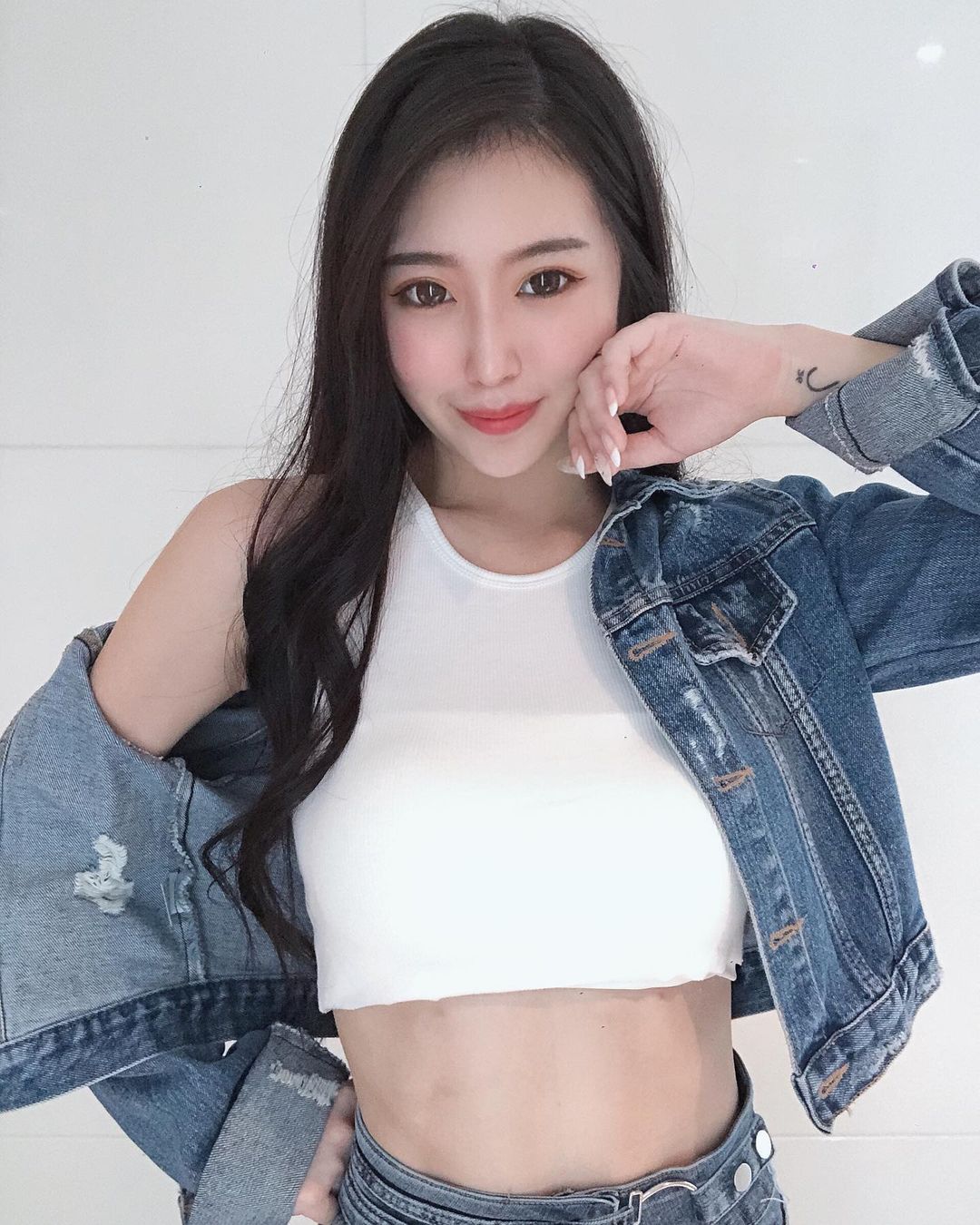 「辣妹護理師」身材太扯！美乳細腰還有「超猛馬甲線」，制服下前凸後翹不簡單啊～Yuna-第1章-图片7