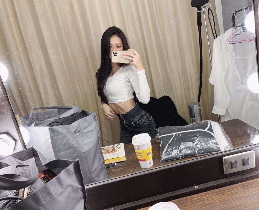 「辣妹護理師」身材太扯！美乳細腰還有「超猛馬甲線」，制服下前凸後翹不簡單啊～Yuna-第1章-图片14