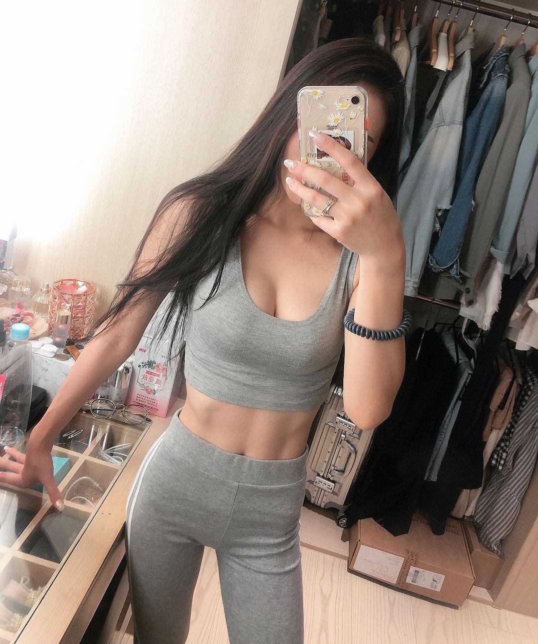 「辣妹護理師」身材太扯！美乳細腰還有「超猛馬甲線」，制服下前凸後翹不簡單啊～Yuna-第1章-图片17