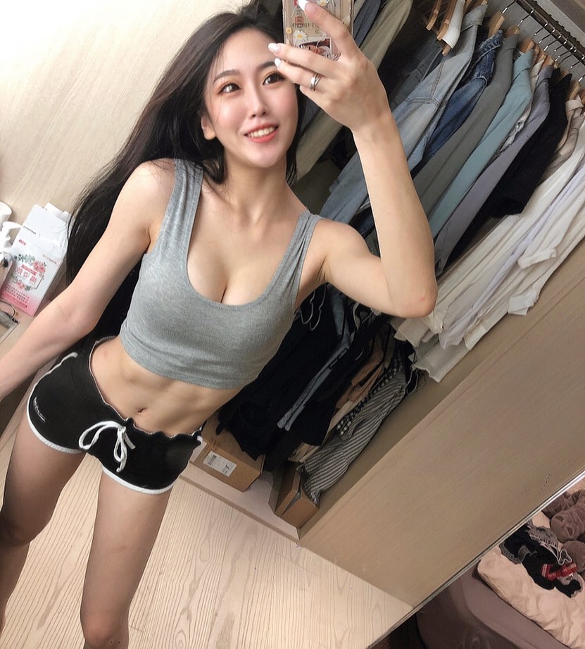 「辣妹護理師」身材太扯！美乳細腰還有「超猛馬甲線」，制服下前凸後翹不簡單啊～Yuna-第1章-图片22