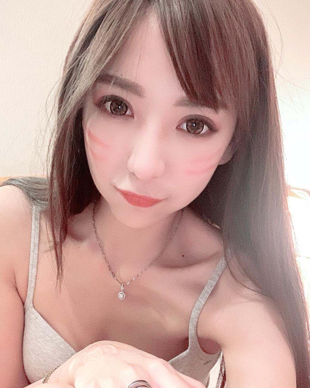 小鹿斑比 「飽滿白皙歐派」畫面太香!網友直呼:戀愛了-第1章-图片3