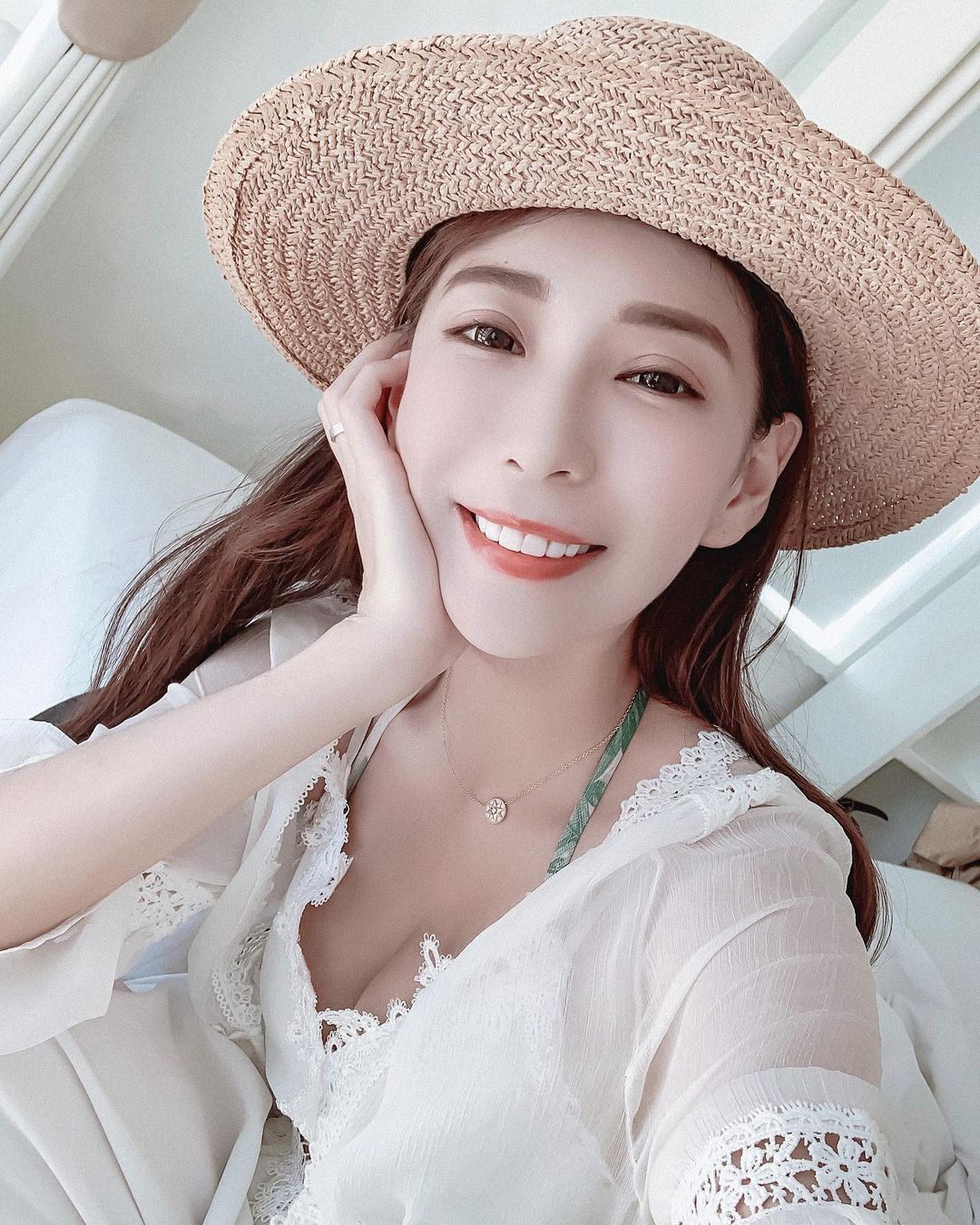 小鹿斑比 「飽滿白皙歐派」畫面太香!網友直呼:戀愛了-第1章-图片2