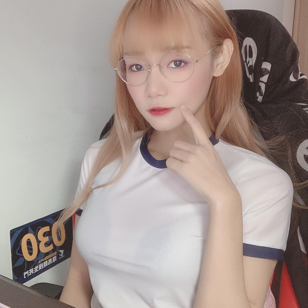 桃園娜美 氣質臉蛋電眼勾人...超巨雙峰快撐爆!-第1章-图片9