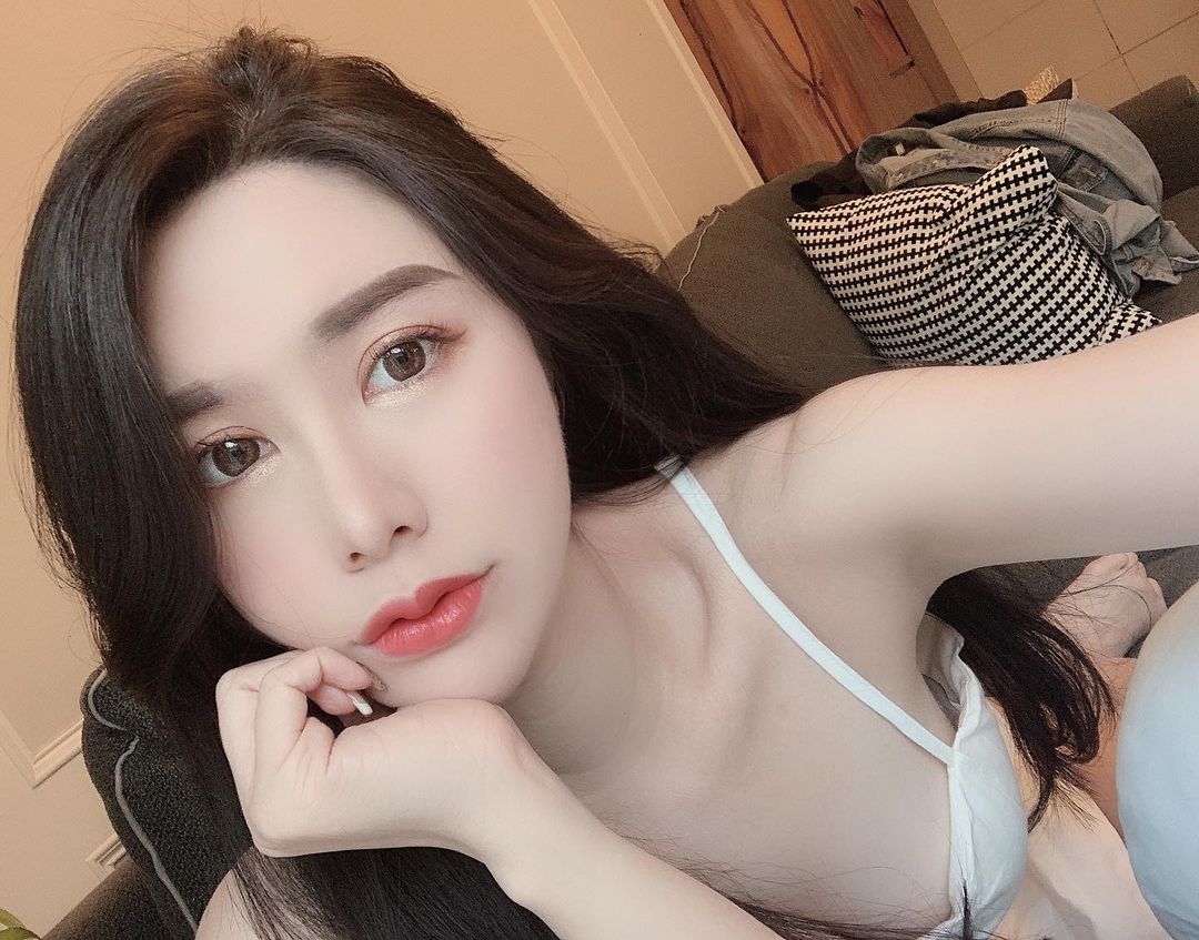 梨梨Jolly 「白皙美胸+勾魂臉蛋」 美得犯規-第1章-图片15