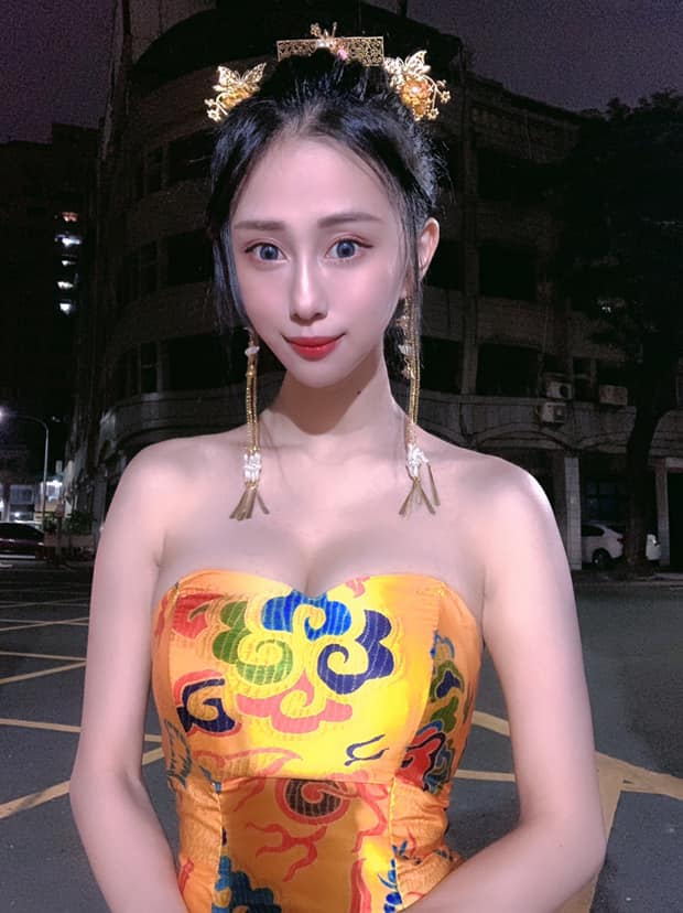 看起來氣質滿滿其實是位形象端莊的禮生，同時也是「性感舞者」、「接待 SG」-第1章-图片2