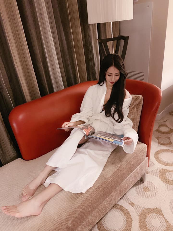 看起來氣質滿滿其實是位形象端莊的禮生，同時也是「性感舞者」、「接待 SG」-第1章-图片11