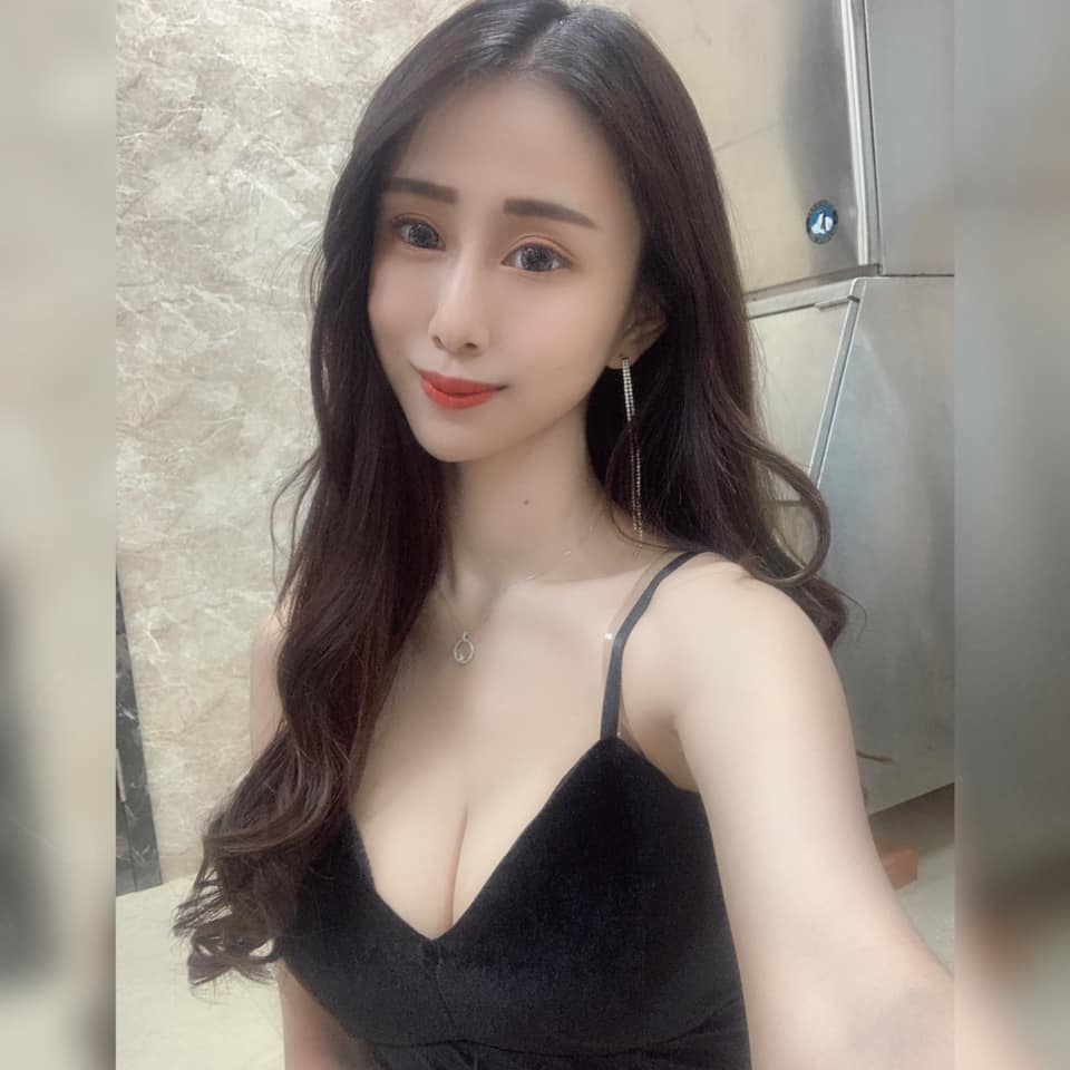 看起來氣質滿滿其實是位形象端莊的禮生，同時也是「性感舞者」、「接待 SG」-第1章-图片12