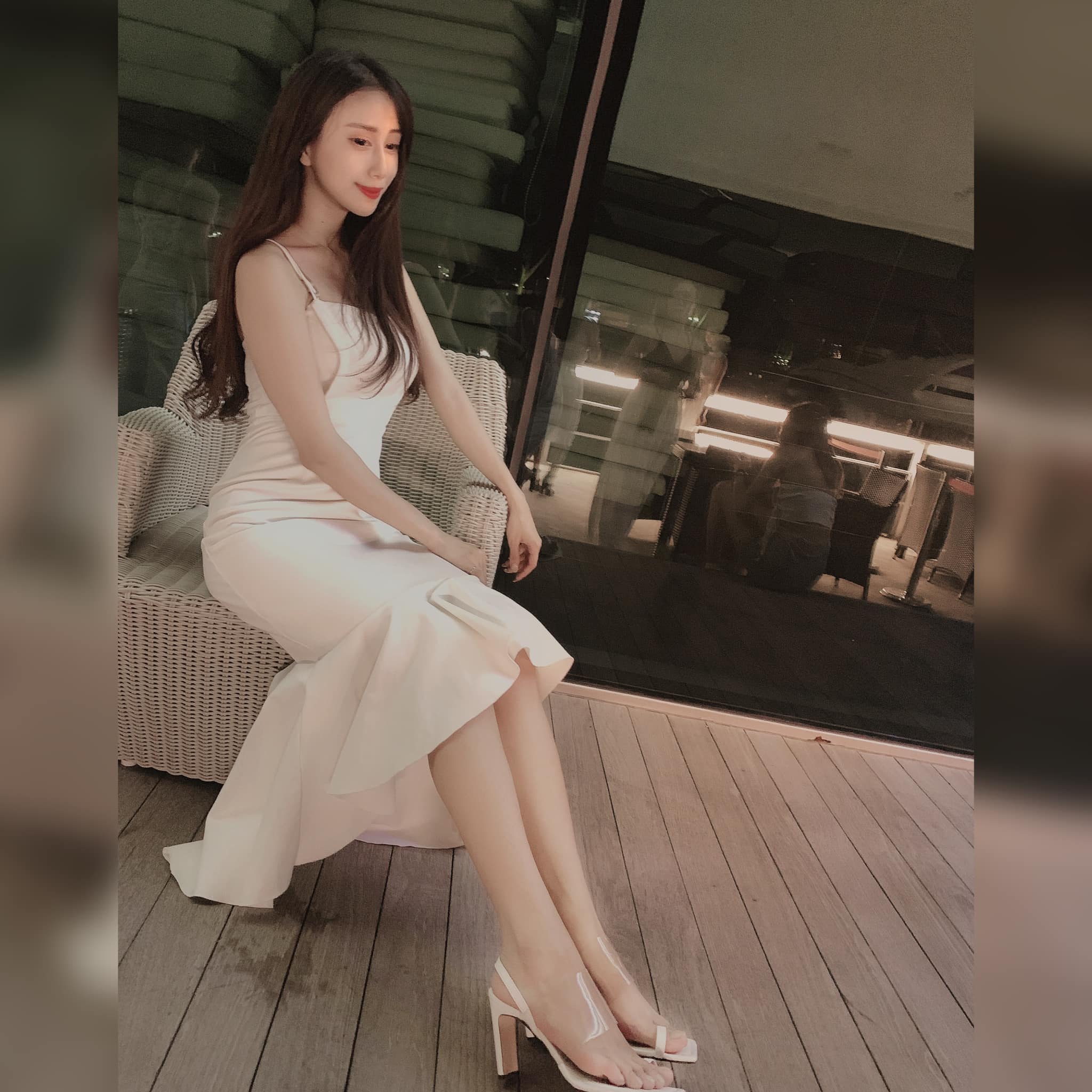 看起來氣質滿滿其實是位形象端莊的禮生，同時也是「性感舞者」、「接待 SG」-第1章-图片13