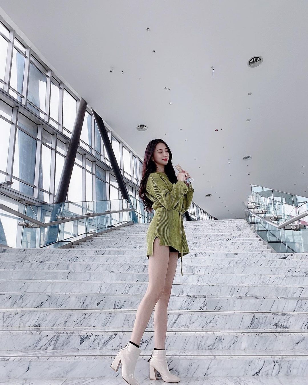 看起來氣質滿滿其實是位形象端莊的禮生，同時也是「性感舞者」、「接待 SG」-第1章-图片17