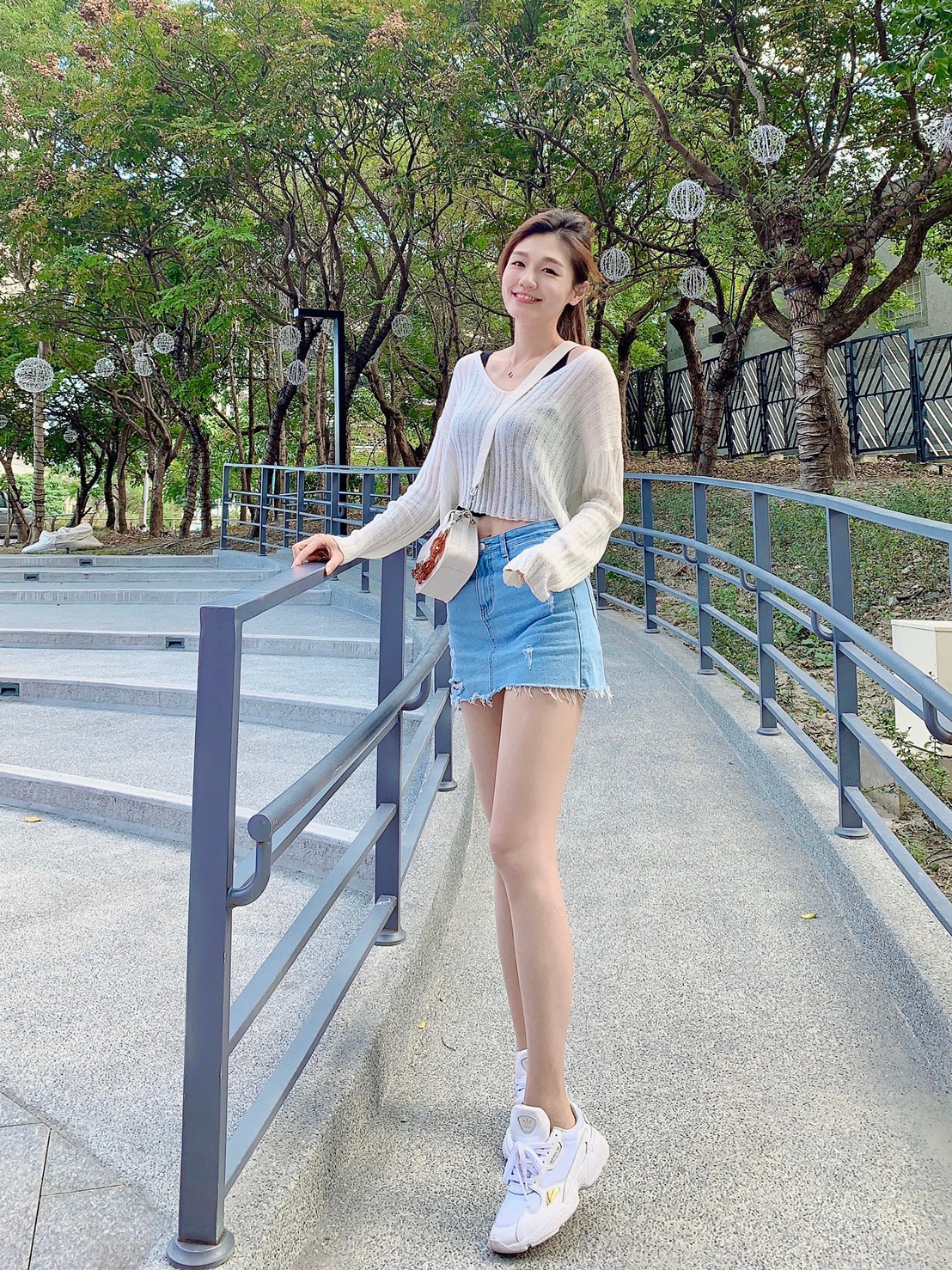 亞洲絲襪女神又來囉~腿美人美心更美