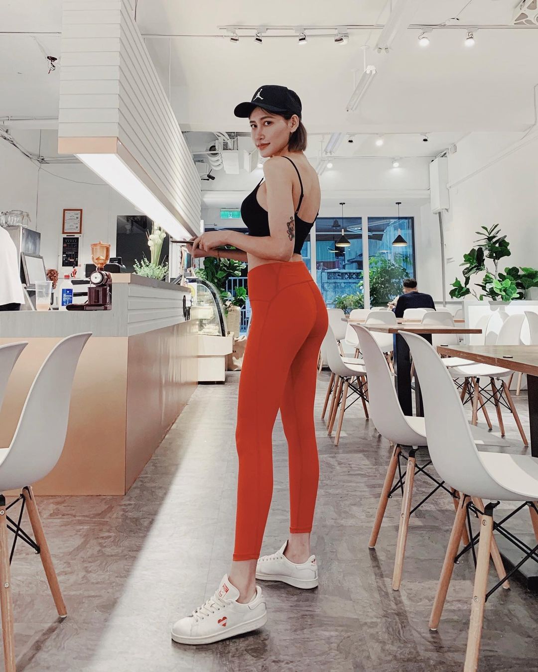 The appearance gives a lot of fun, but in fact is a not-loving, not-loving running nightclub housewife Chen Peggy-第1章-图片5