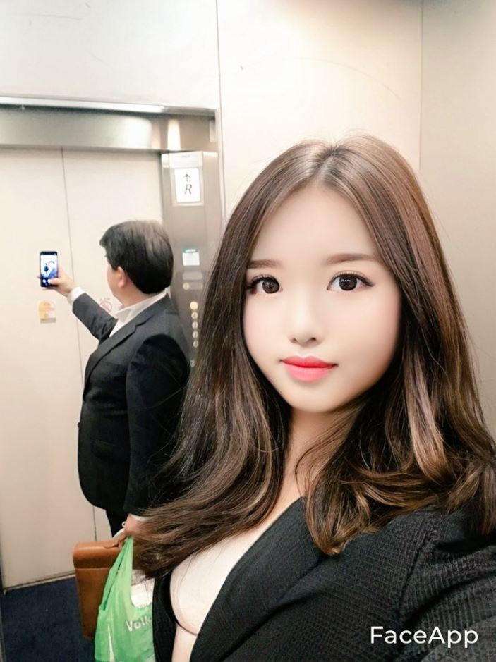 甜美OL電梯自拍驚見《鏡中詭異人影》！網友：很可怕快逃啊！~在宅のアーマー