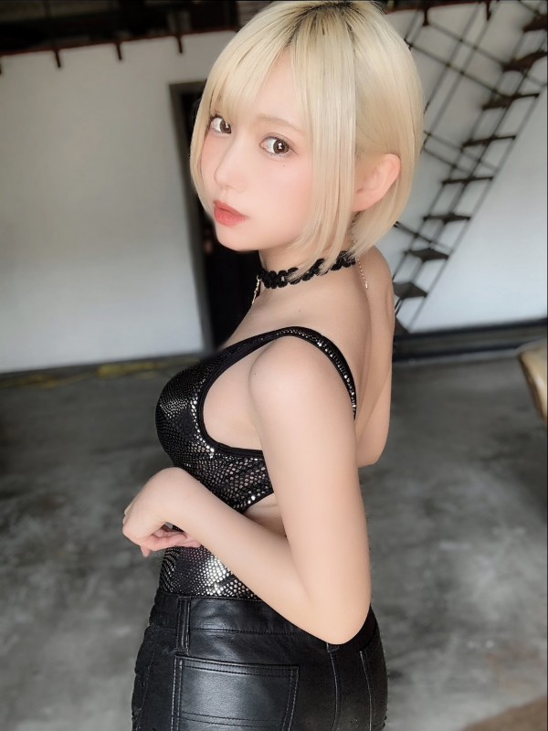 篠崎こころ貓目だし怪盜コス似合うな