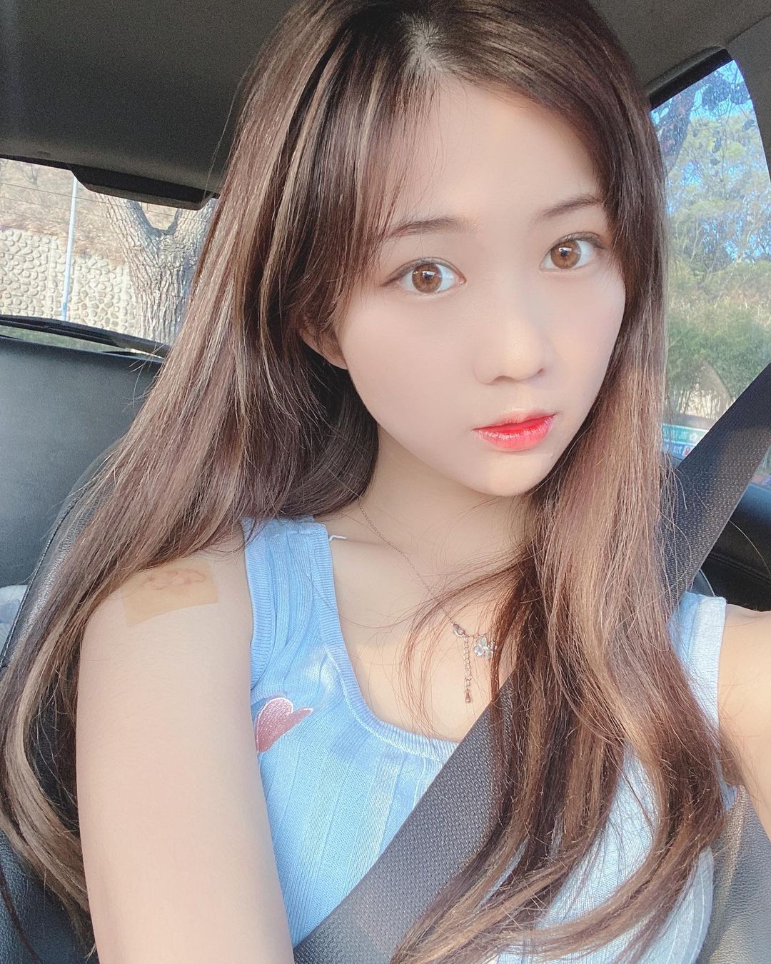 秀秀子Emily 長相甜美!制服裡身材超兇-第1章-图片4