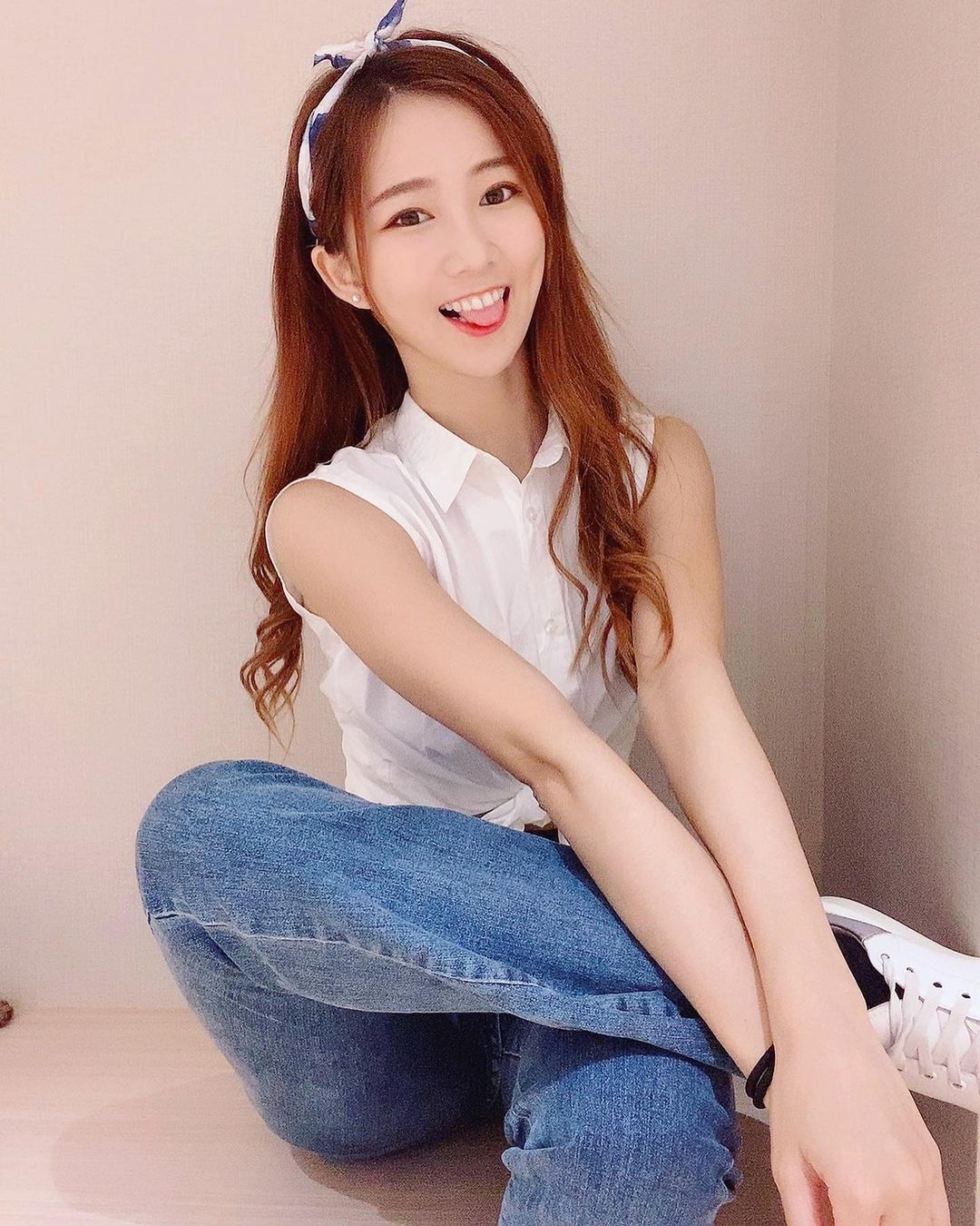 秀秀子Emily 長相甜美!制服裡身材超兇-第1章-图片10