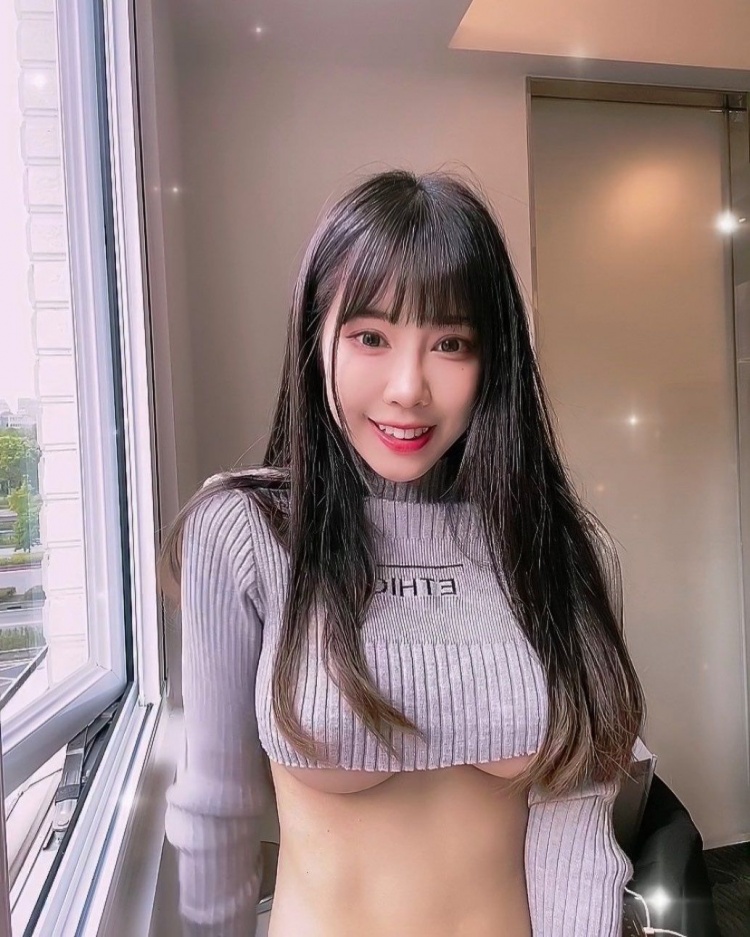 美乳小隻馬安妮兔兔「超圓潤南半球」大方露出!-第1章-图片4