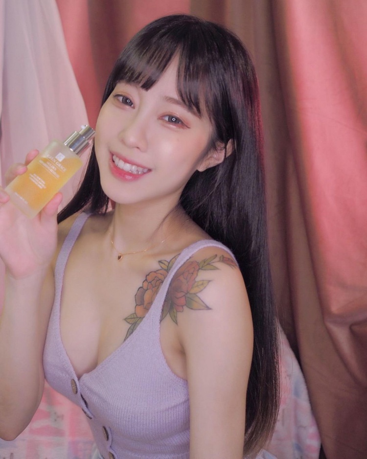 美乳小隻馬安妮兔兔「超圓潤南半球」大方露出!-第1章-图片10