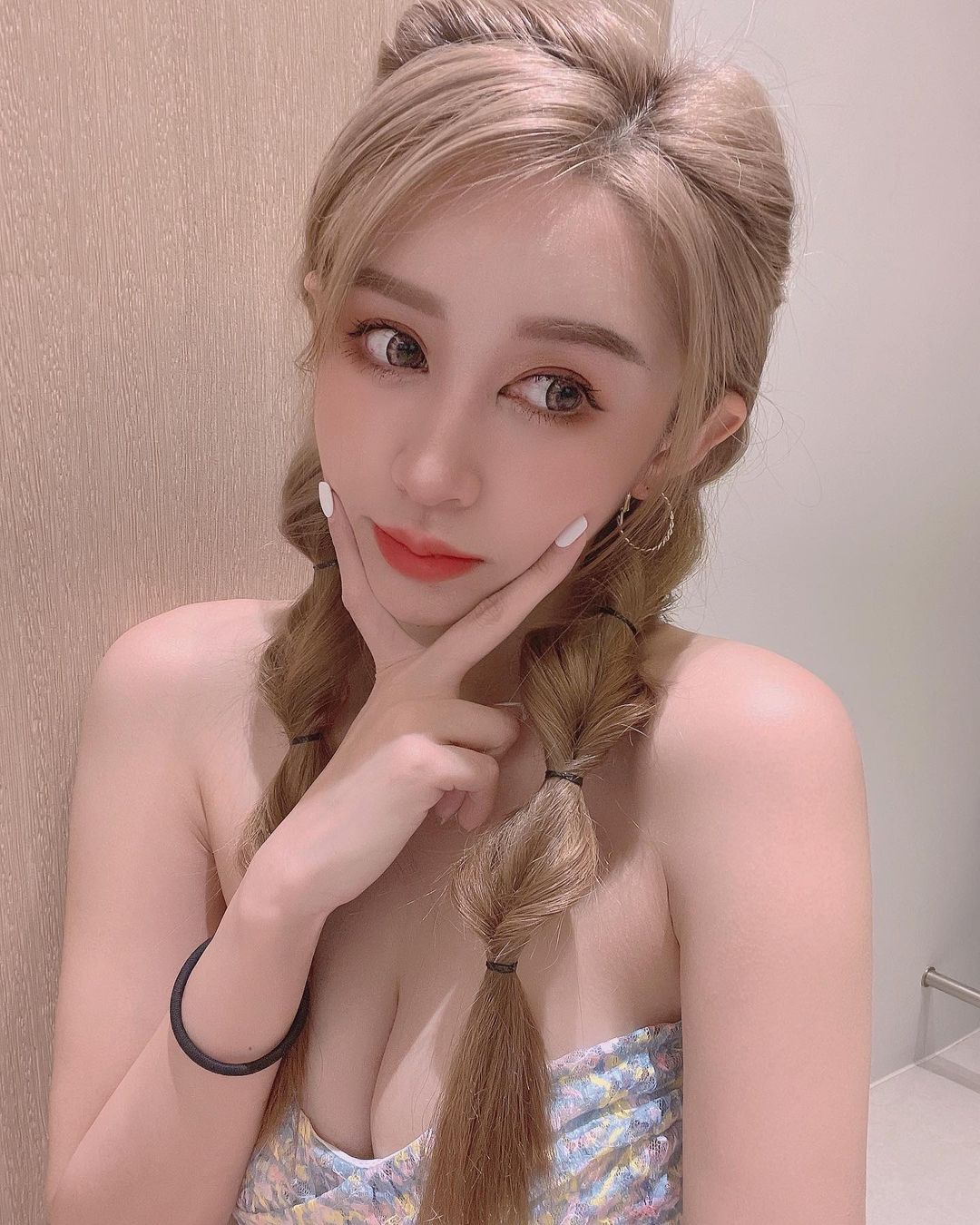 Ann is sexy and very attractive.-第1章-图片8