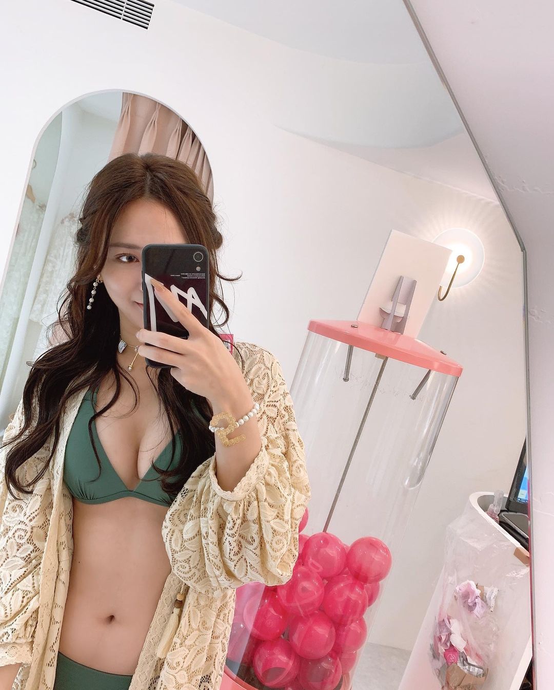 氣質美女 徐恩 深V雪乳炸出網暴動-第1章-图片22