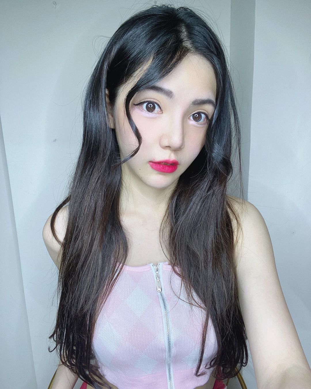 宜欣 擁有深邃的五官 傲人的雙峰 讓人一秒暴動-第1章-图片3