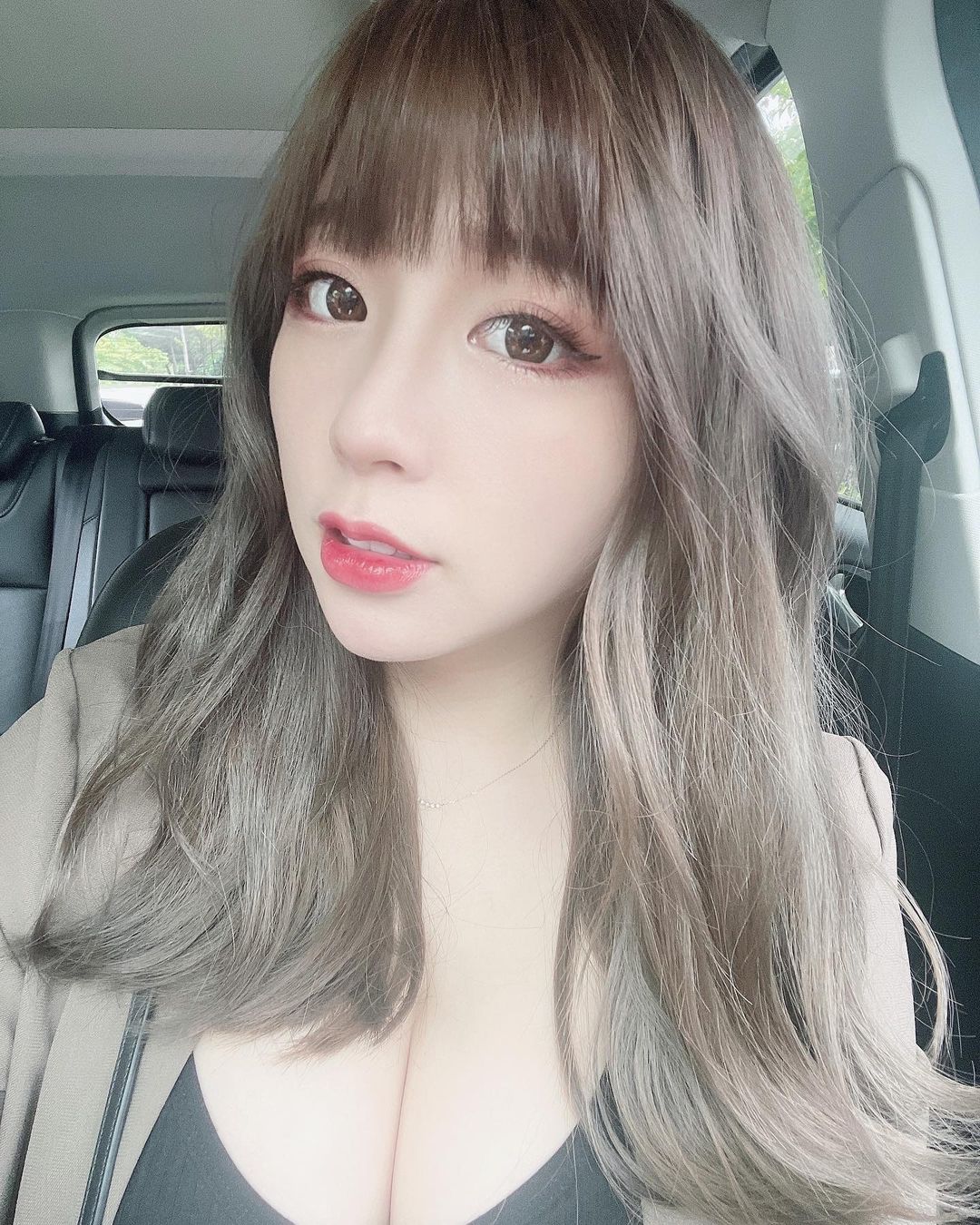 婕涵有著魔鬼的火辣身材 藏不住的白皙豪乳 視覺畫面真兇-第1章-图片6