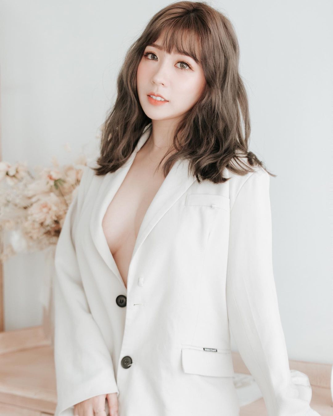 婕涵有著魔鬼的火辣身材 藏不住的白皙豪乳 視覺畫面真兇-第1章-图片23