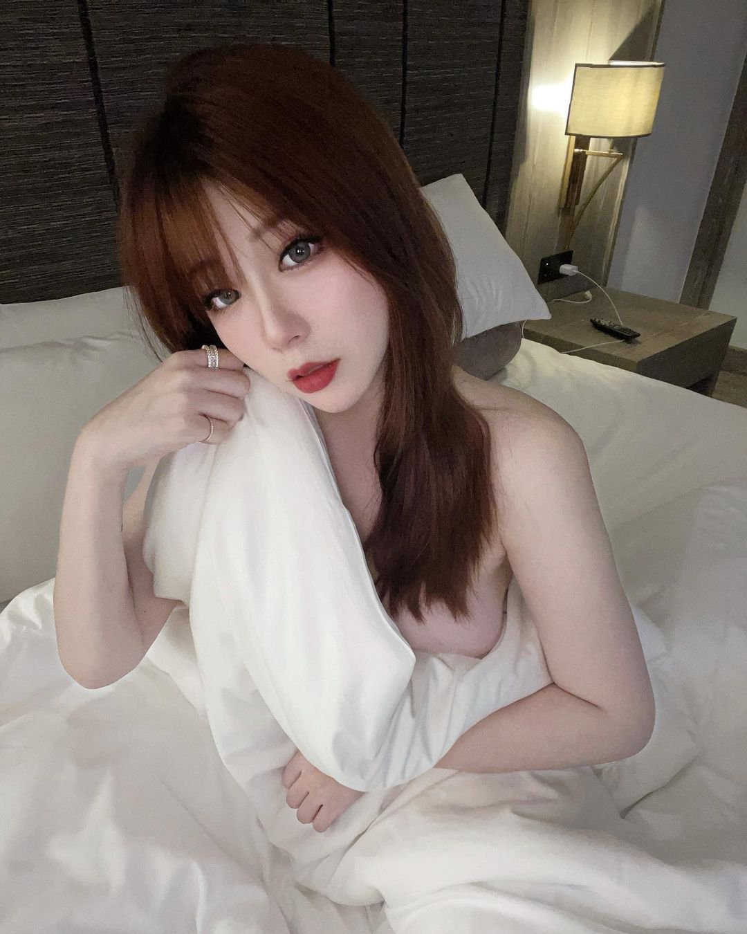 婕涵有著魔鬼的火辣身材 藏不住的白皙豪乳 視覺畫面真兇-第1章-图片21