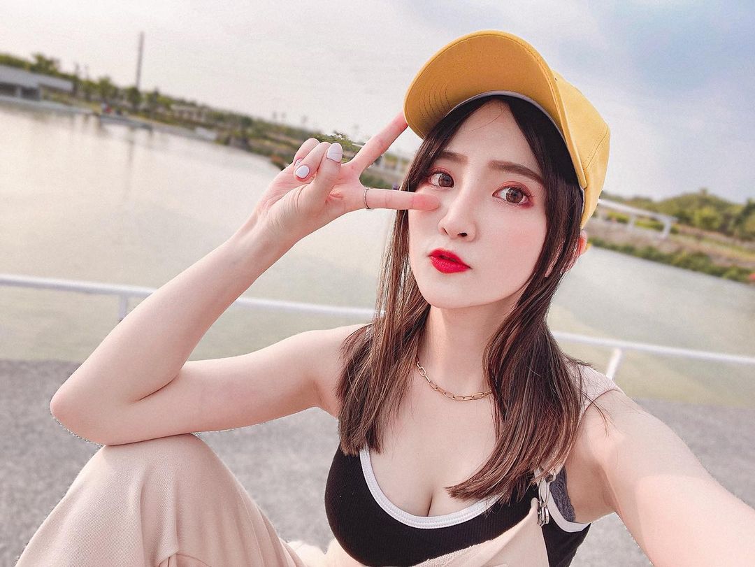 超高顏值+修長美腿 讓人無法自拔 彤兒-第1章-图片24