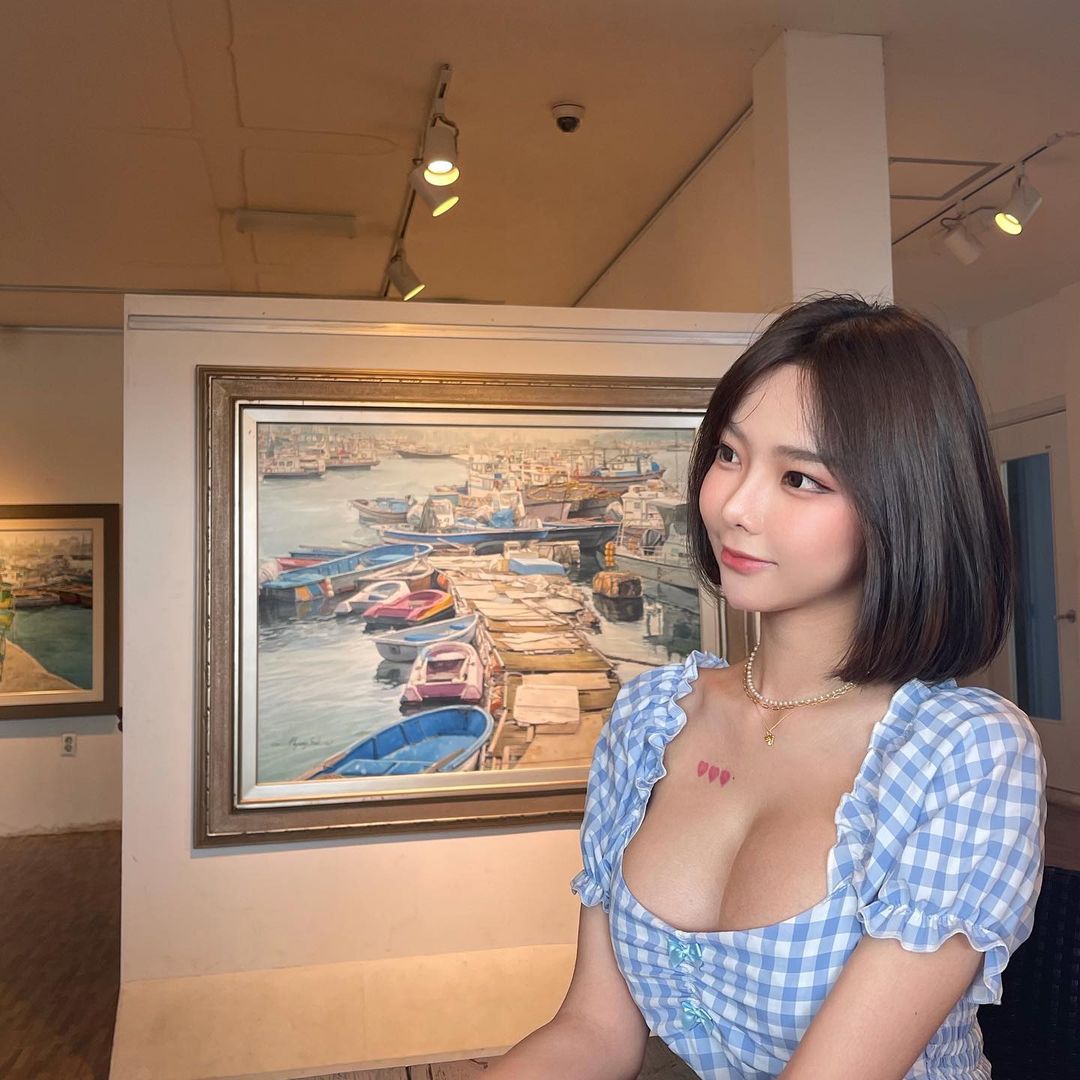 Mina展現深長事業線「惹火E奶」有夠兇爆!-第1章-图片22