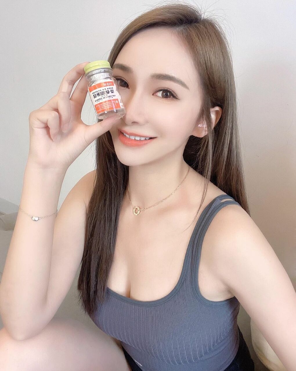 清新公主「李小倢」用鎖骨立蛋要多深才能這麼做!長髮飄逸果然是美女專屬-第1章-图片3