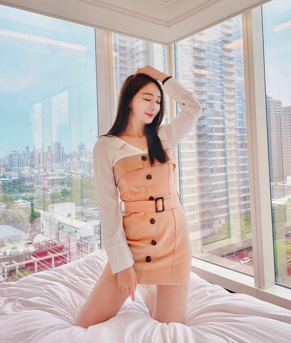 清新公主「李小倢」用鎖骨立蛋要多深才能這麼做!長髮飄逸果然是美女專屬-第1章-图片4