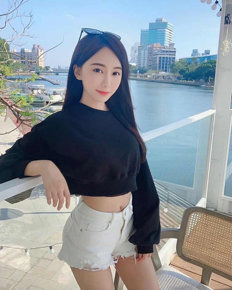 清新公主「李小倢」用鎖骨立蛋要多深才能這麼做!長髮飄逸果然是美女專屬-第1章-图片11