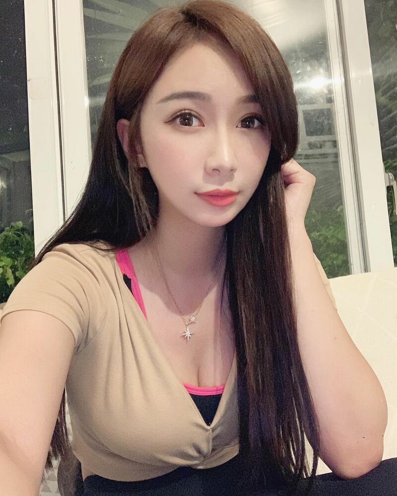 清新公主「李小倢」用鎖骨立蛋要多深才能這麼做!長髮飄逸果然是美女專屬-第1章-图片14