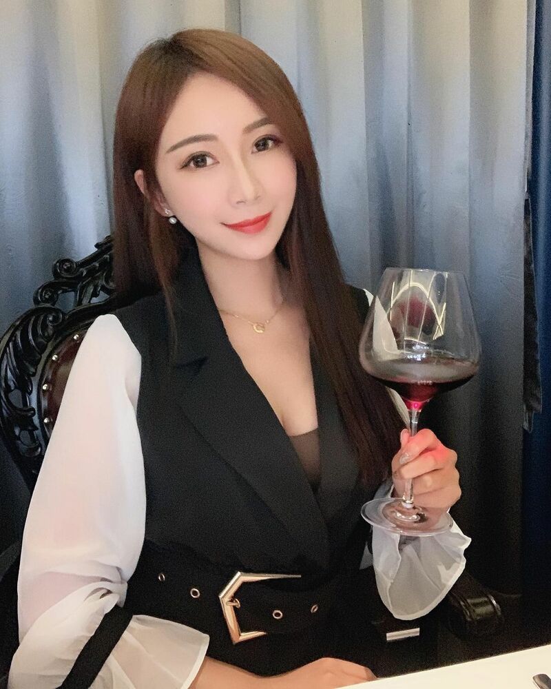 清新公主「李小倢」用鎖骨立蛋要多深才能這麼做!長髮飄逸果然是美女專屬-第1章-图片29