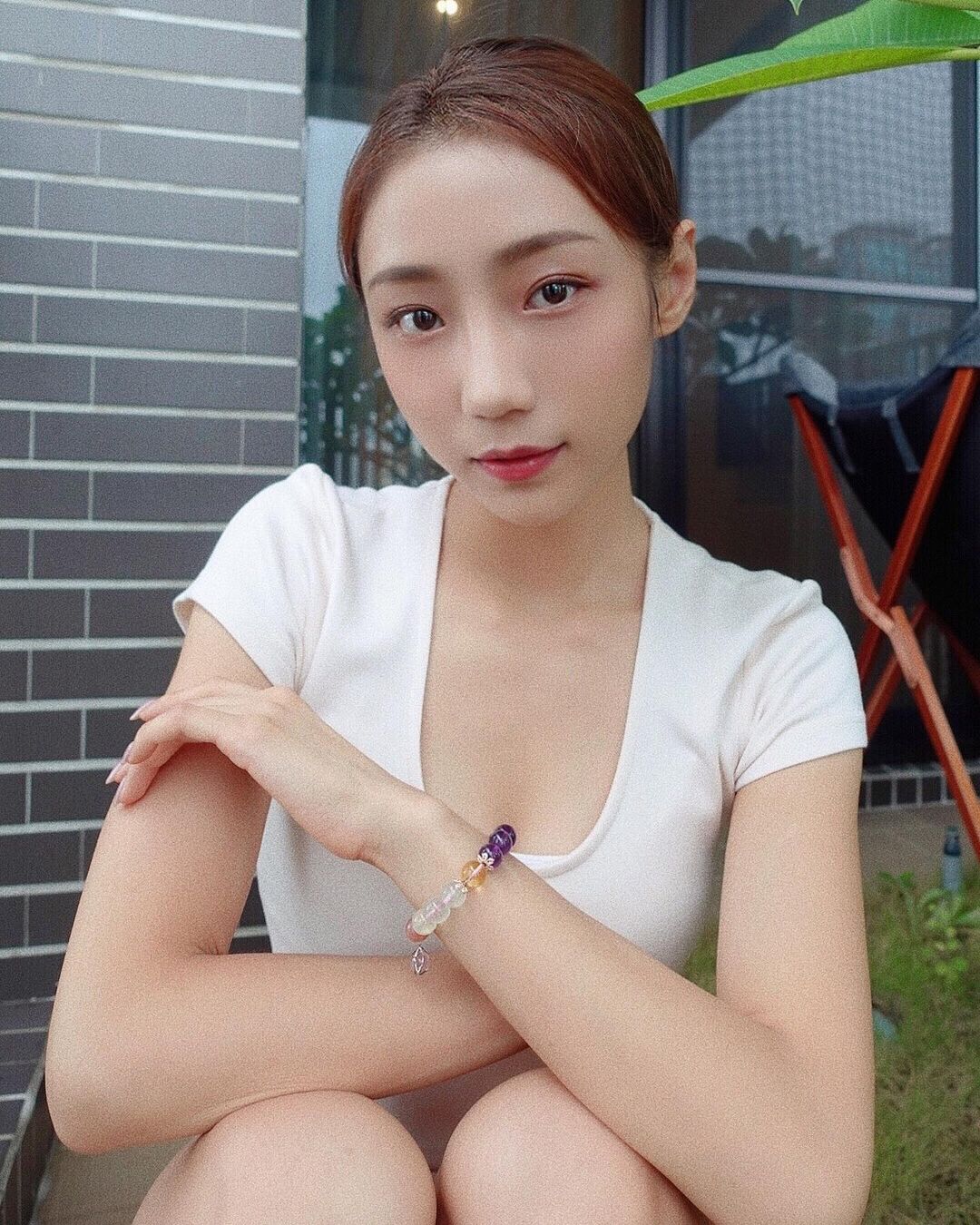 外型豔麗身材佼好啦啦隊正妹 塗卉妮-第1章-图片4