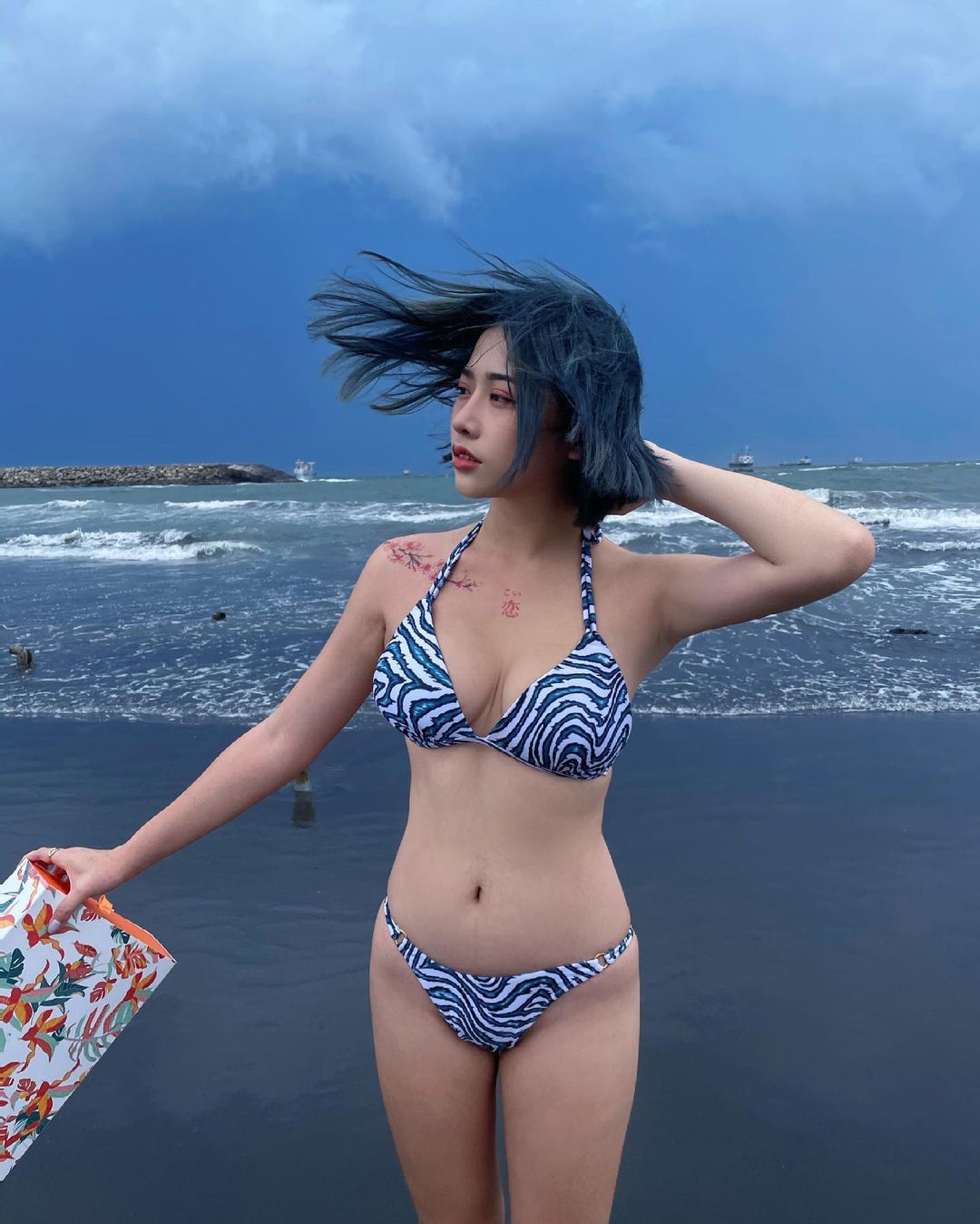 Helen巨乳豐臀前後雙殺…彈指間粉碎你的理智線-第1章-图片23