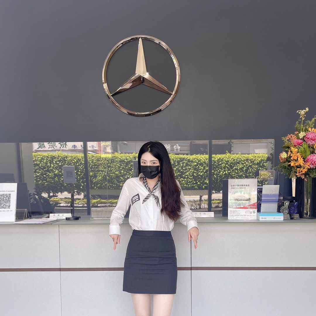 賓士正妹業務 江勻 火辣身材真是深藏不漏~-第1章-图片14