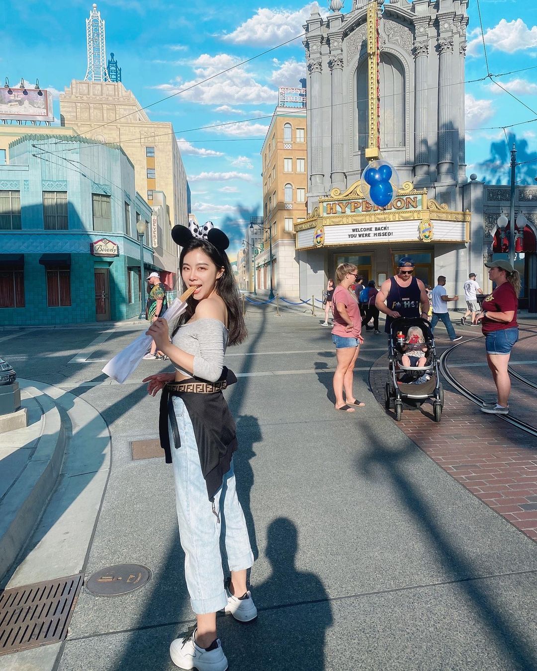 喜歡親近大自然的正妹 Amber 胸前車頭燈真亮啊!-第1章-图片3