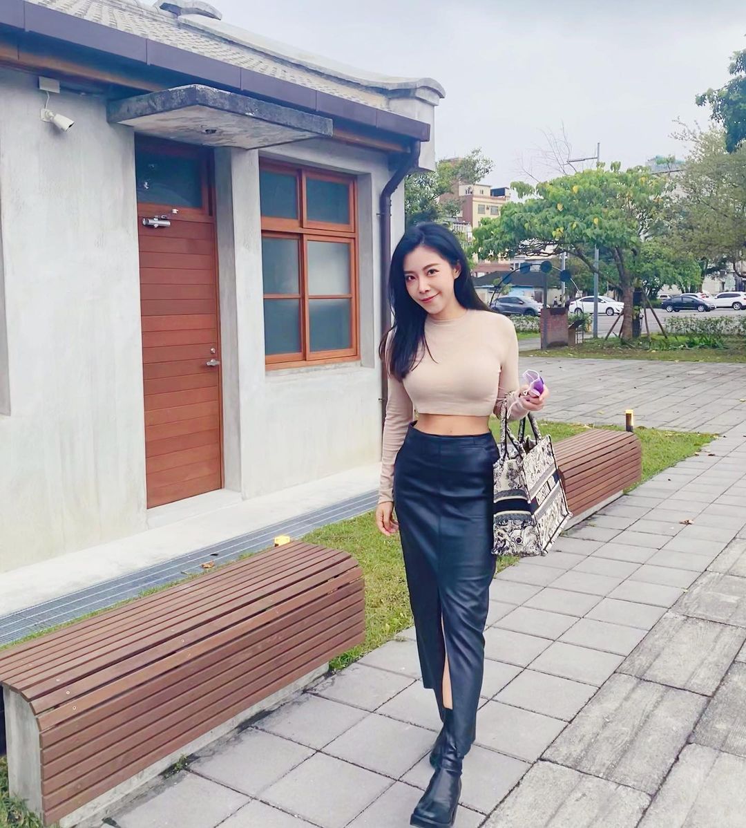 喜歡親近大自然的正妹 Amber 胸前車頭燈真亮啊!-第1章-图片25