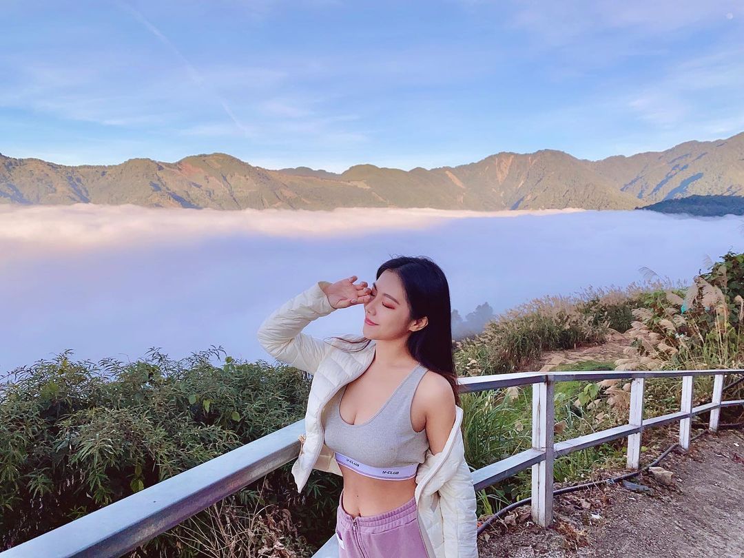 喜歡親近大自然的正妹 Amber 胸前車頭燈真亮啊!-第1章-图片35