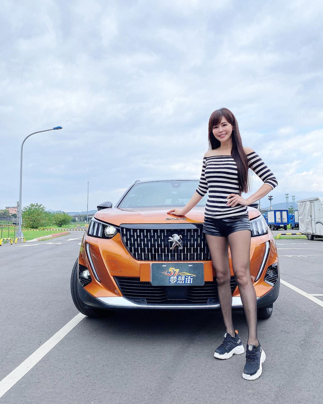 輕熟女李冠儀 長腿真是逆天 黑絲襪讓人直呼受不了啦!-第1章-图片15