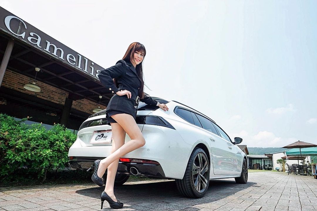 輕熟女李冠儀 長腿真是逆天 黑絲襪讓人直呼受不了啦!-第1章-图片24