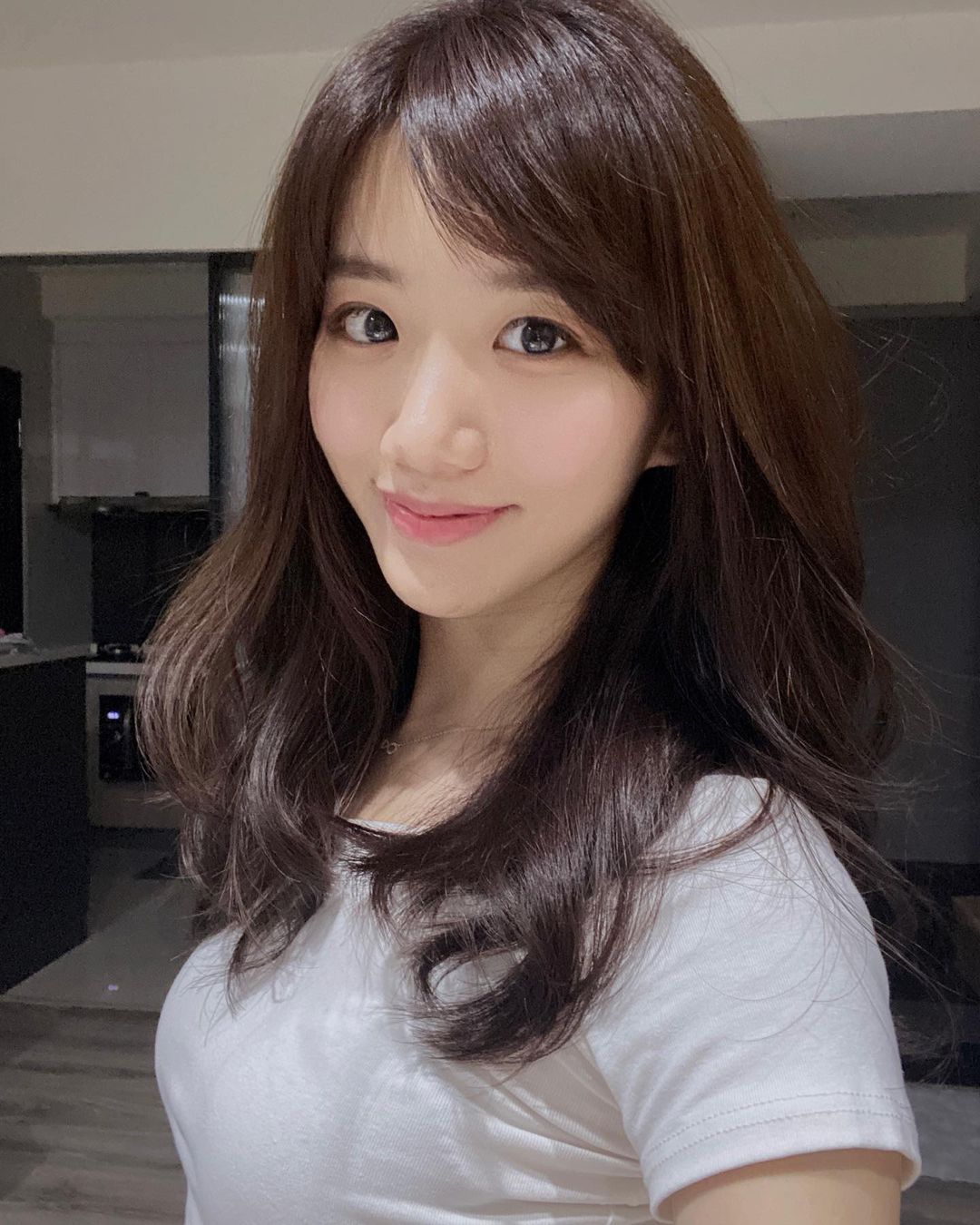 空姐 Chou 清秀可人穿上制服整個感覺不一樣-第1章-图片11