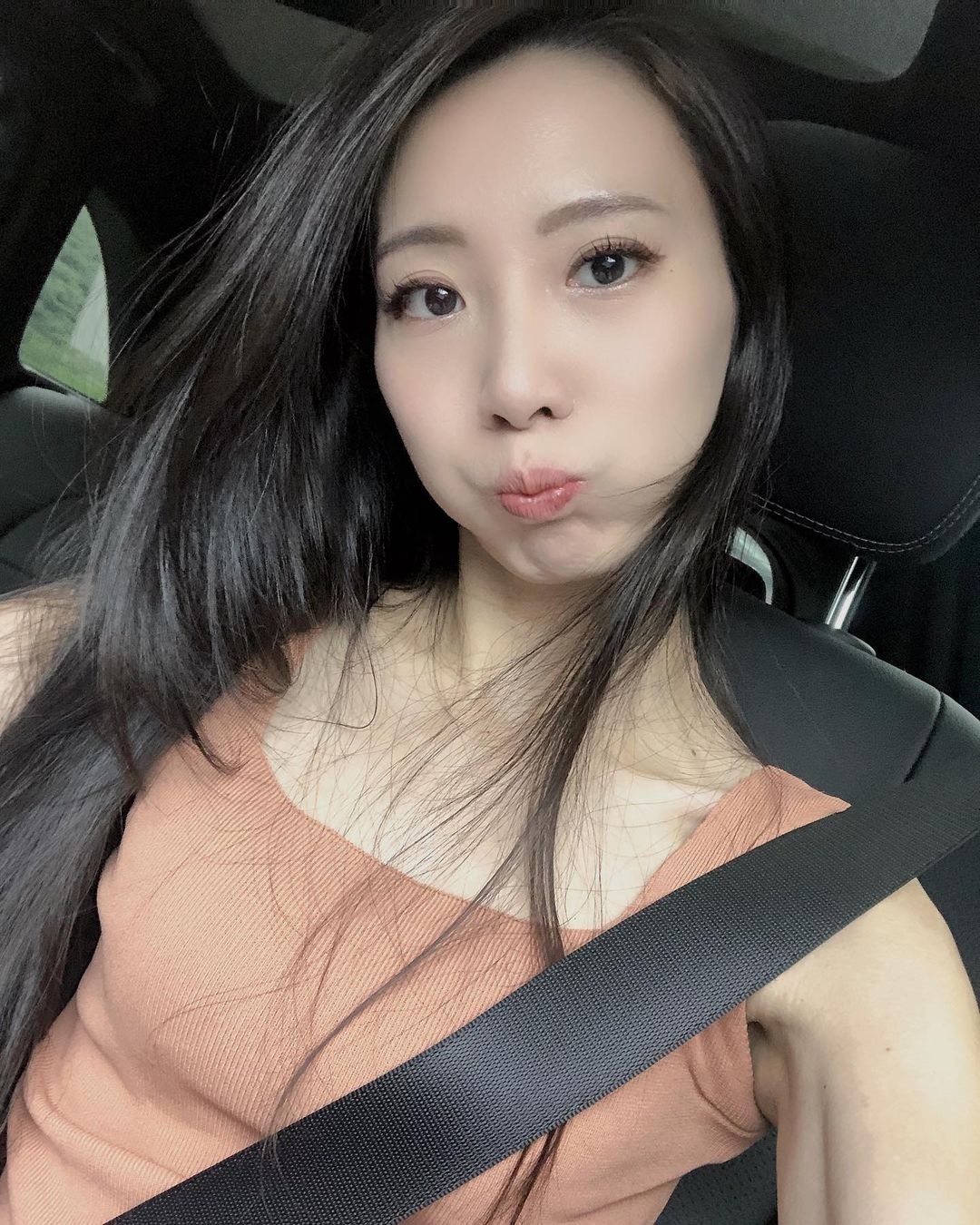 Lightly-known airwoman Lanie diffuses a mature breath that gives a sense of stability-第1章-图片5