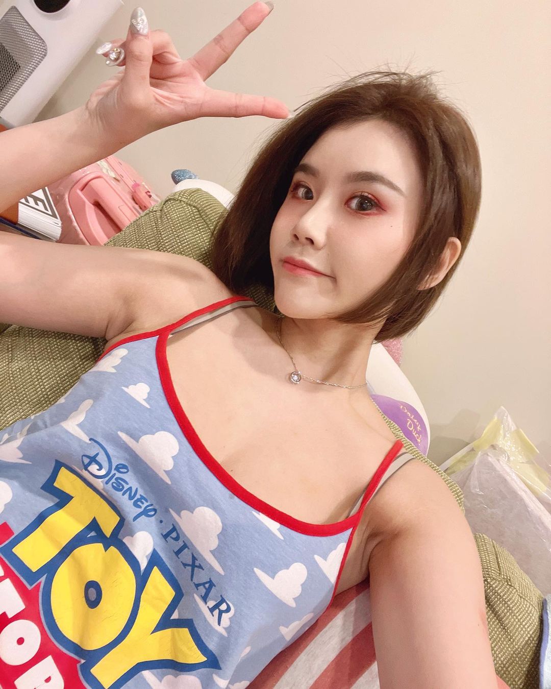 主持人妹子 李子姍 迷人表情好甜美,深V辣曲線實在好兇!-第1章-图片13